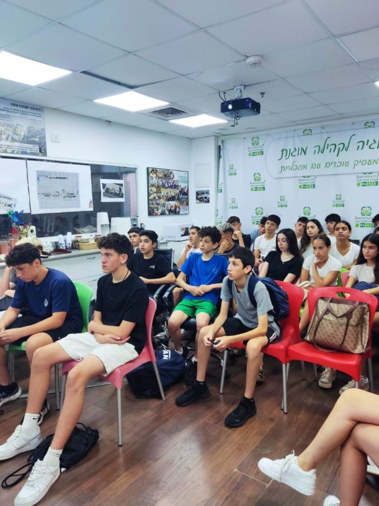 הרצאה במפעל אקולוגיה 2.jpg